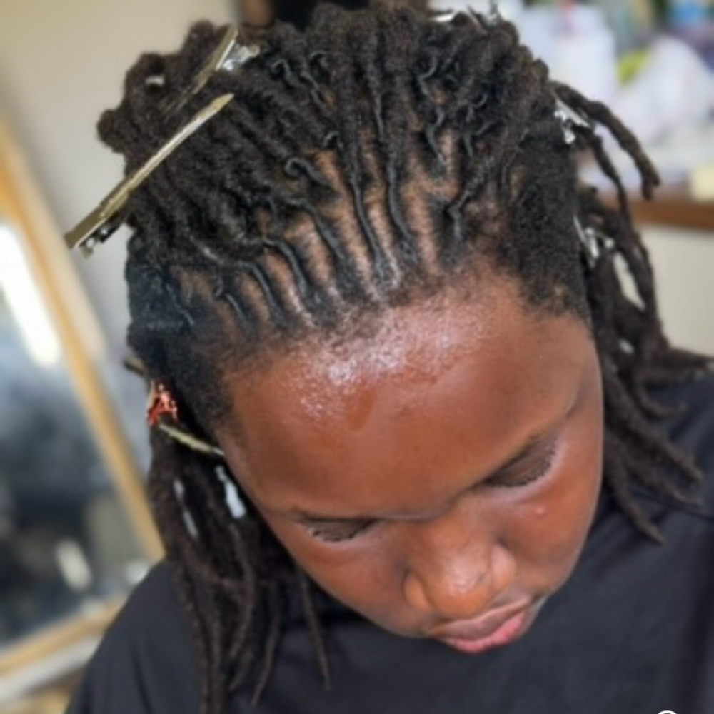 Loc Retwist ( No Style) at Seamless by PaigeRyan in Southfield, MI