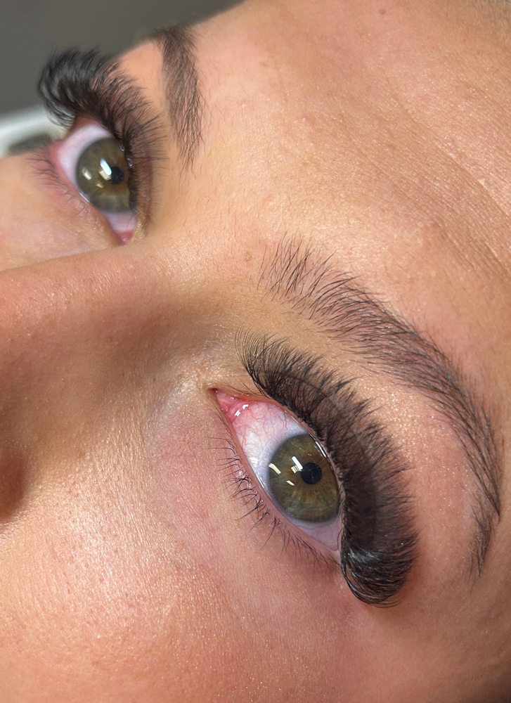Volume Lashes (Full Set)