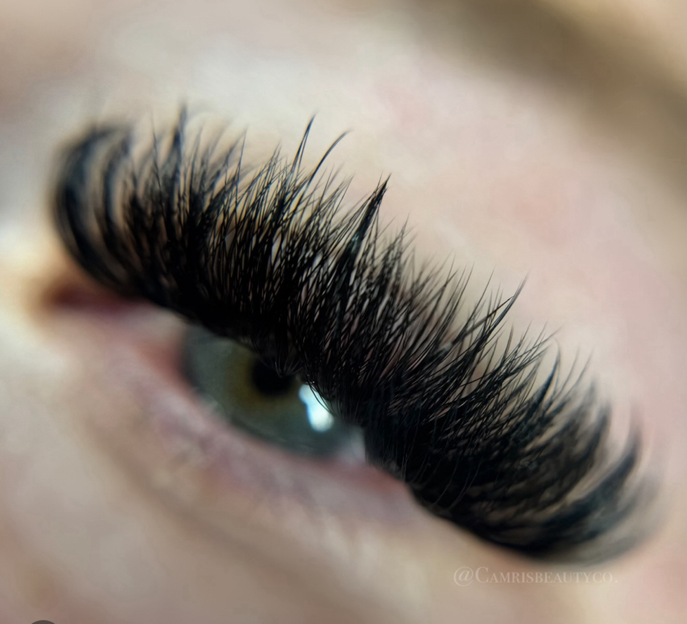 VOLUME LASH EXTENSIONS