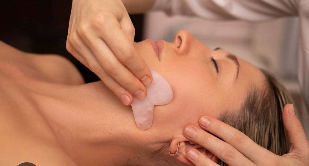 Gua Sha Hyrdate Facial