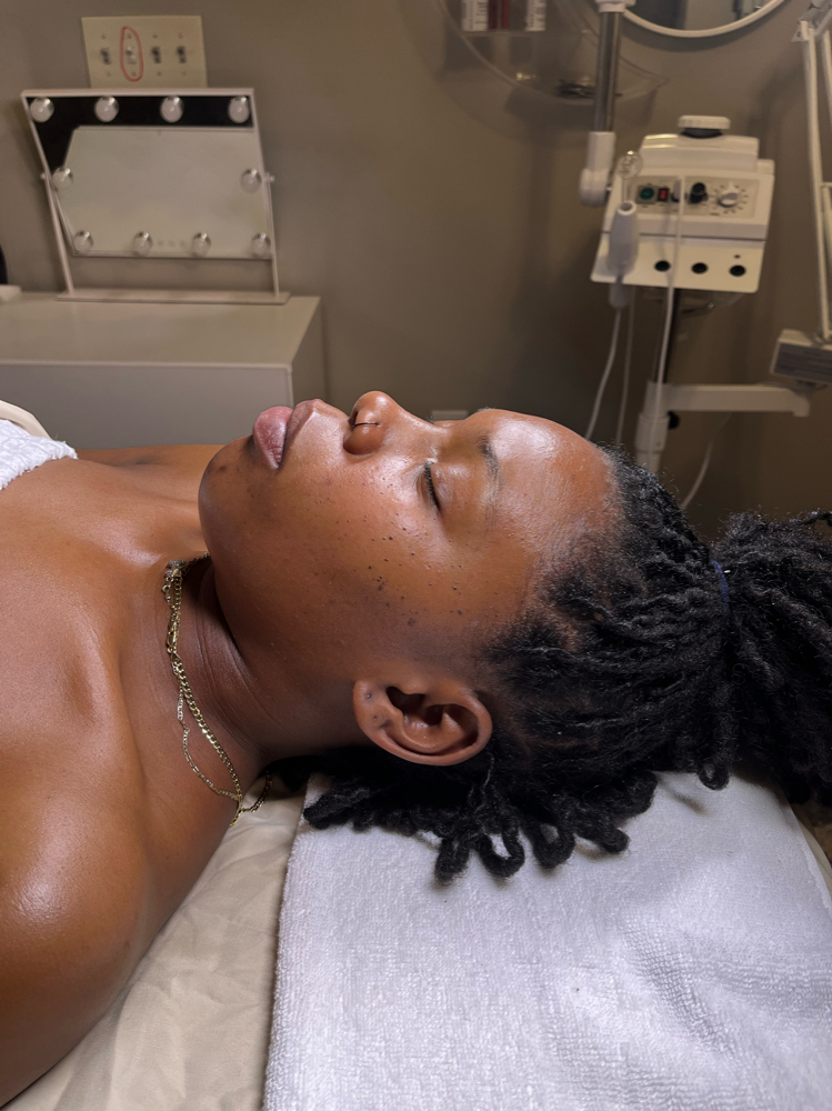 Dermaplane Ageless Alluring Facial