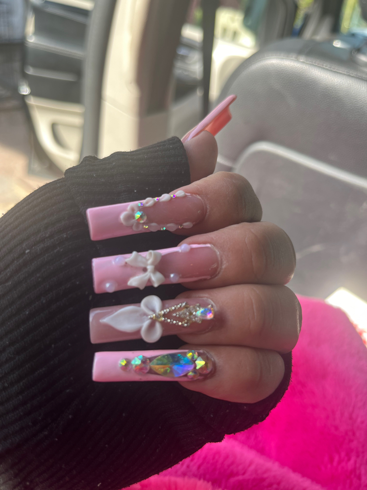 Freestyles at Twinklenailsbybel in wimauma, FL