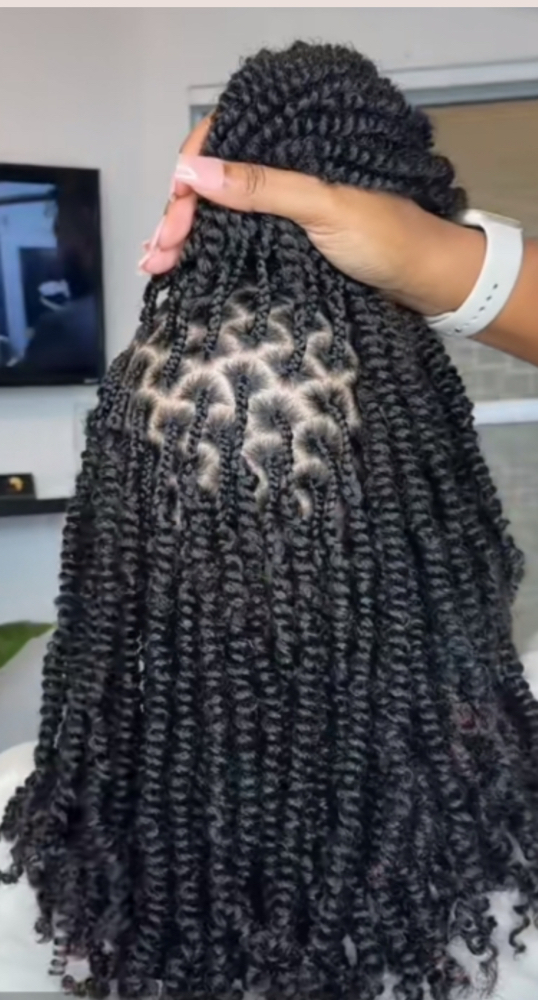 KNOTLESS SPRING TWIST at Callidora Luxe Beauty LLC in Madison, AL