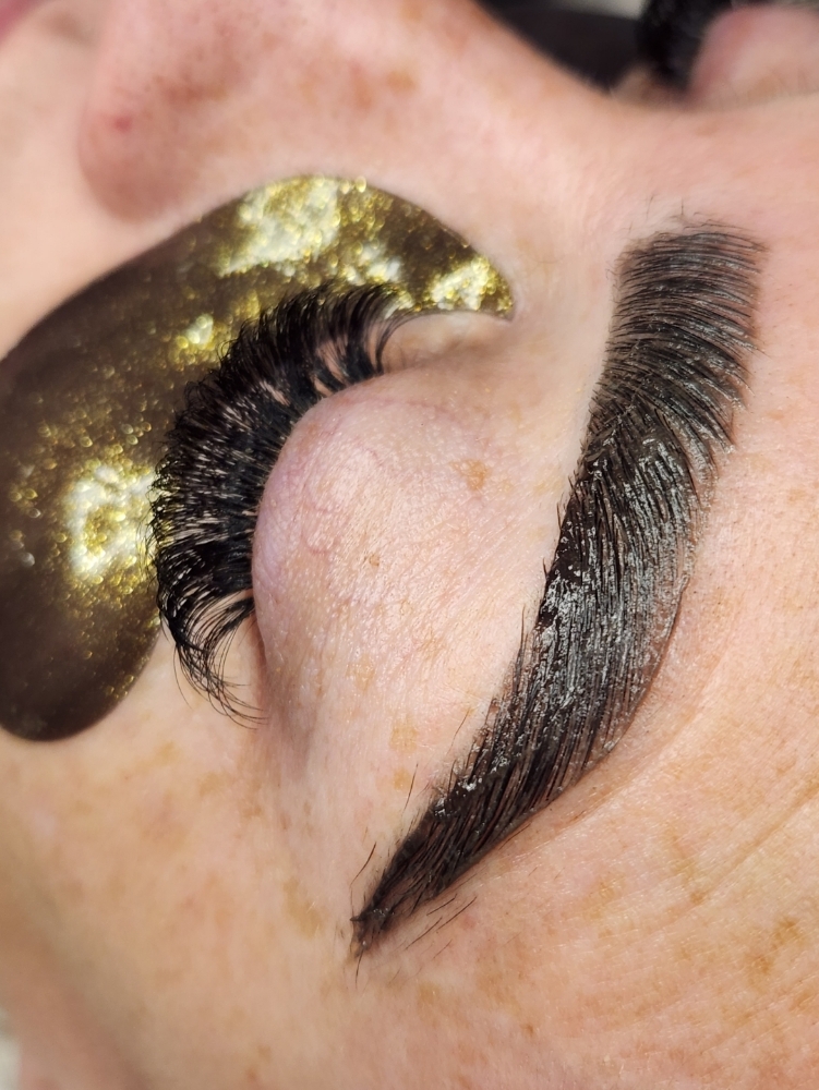 ROUTINE BROW TINT