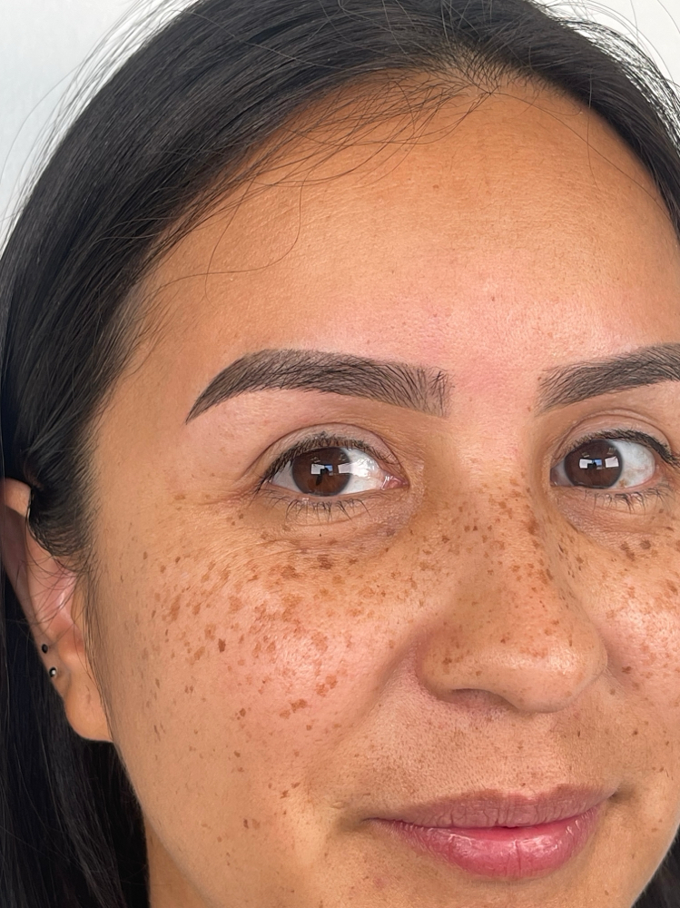 Returning Brow Wax / Tweeze