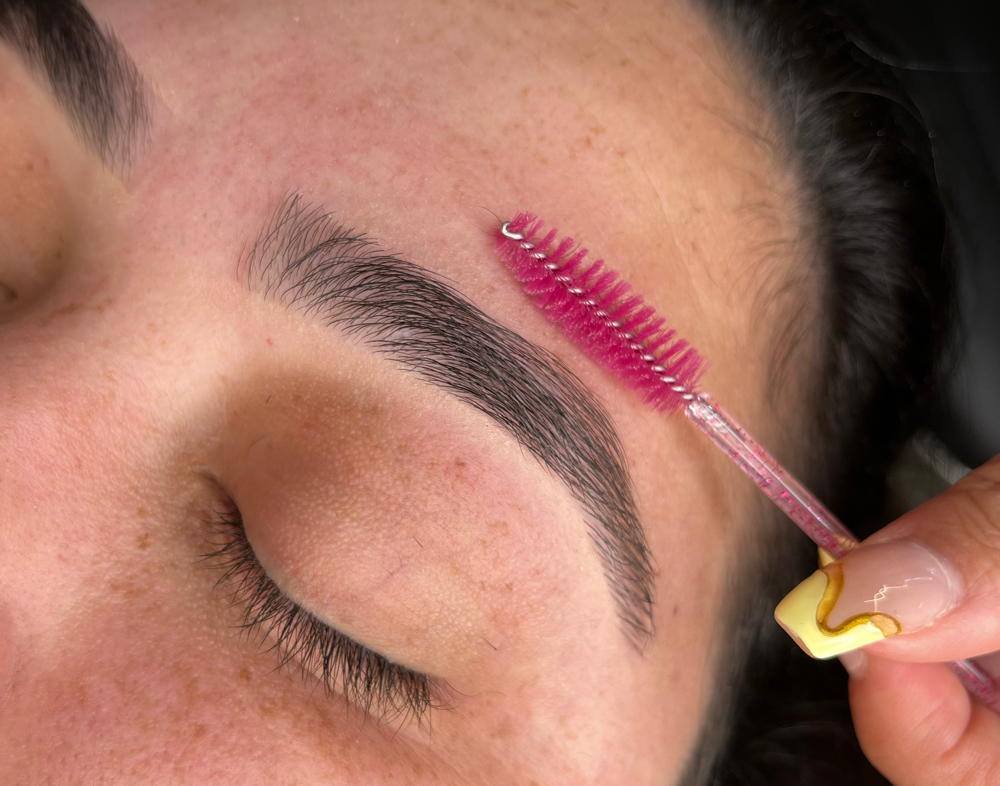 Brow Shaping (tweeze only)