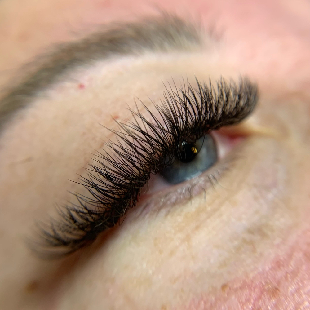 VOLUME LASHES