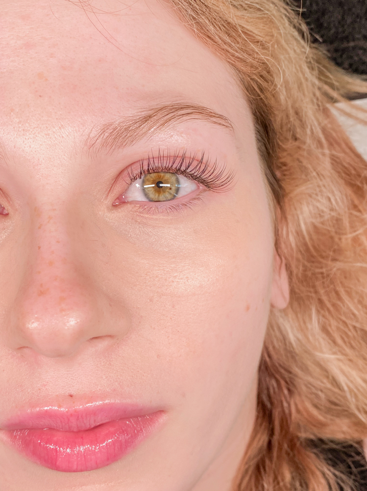 Model Lash Extension Fill
