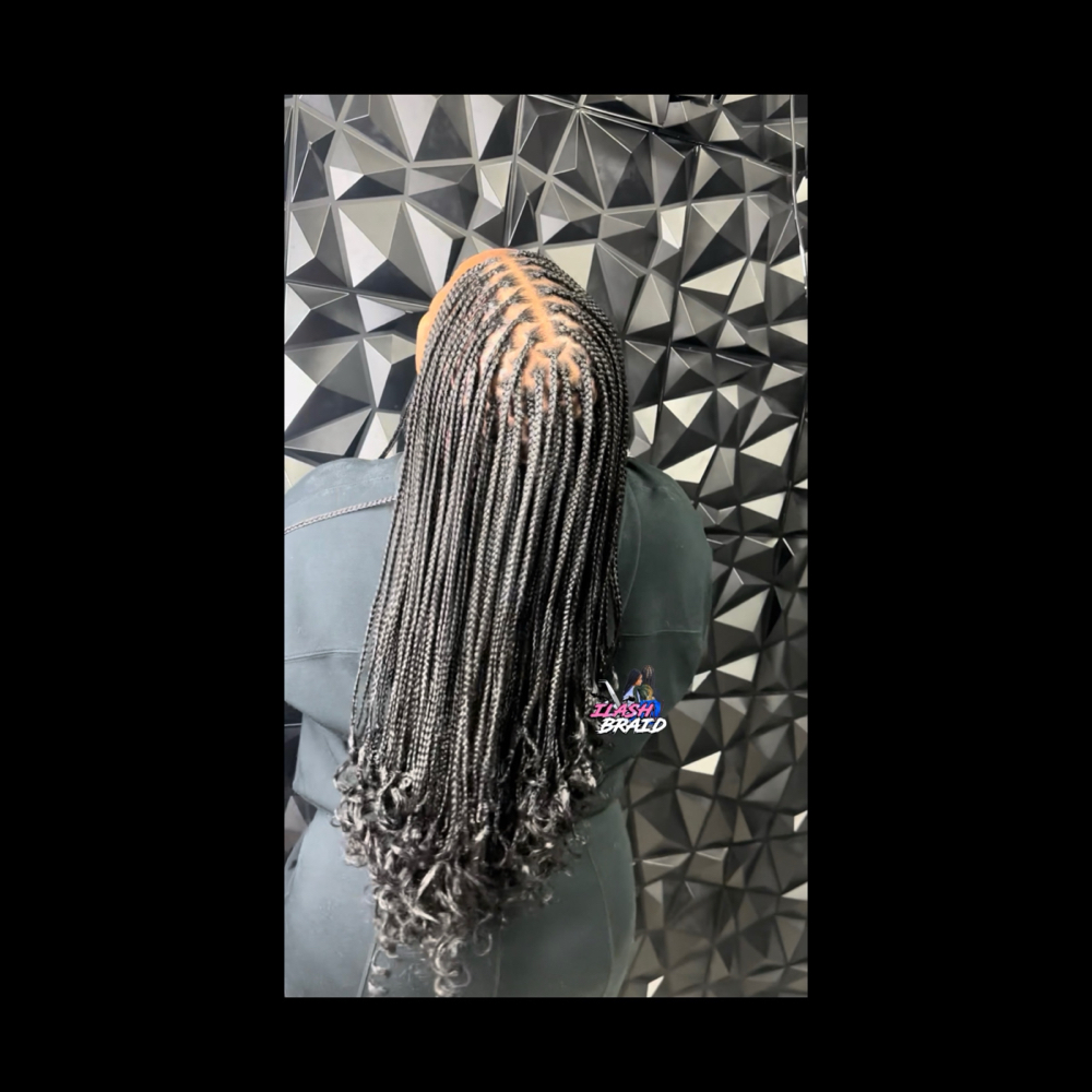 Luxury Smedium Knotless at ILASHNBRAID in Houston, TX