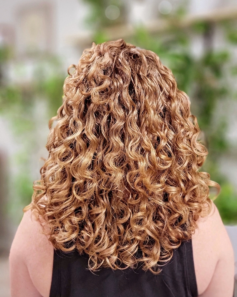 Haircut curls, waves, and diffuse