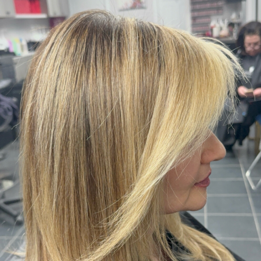 Face frame/ Money piece highlight at Hairbyfendi in Brooklyn, NY