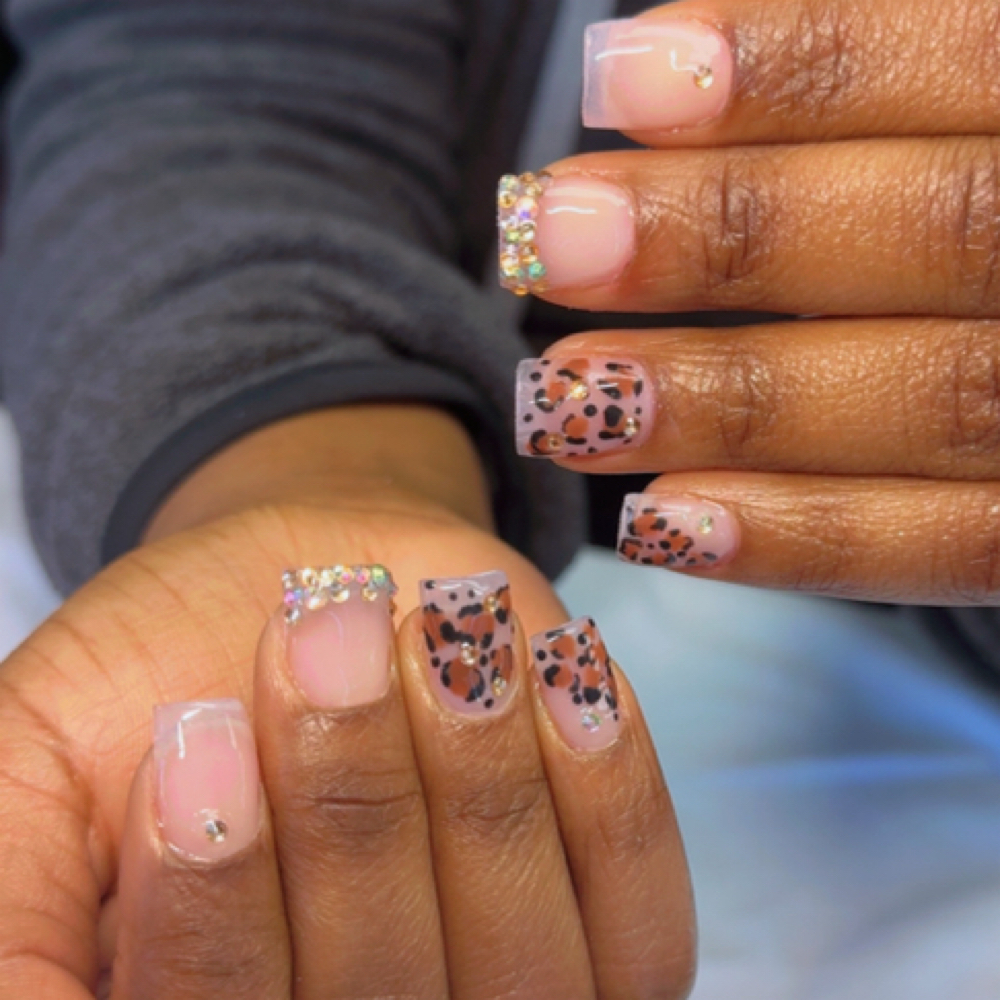 Short Acrylic Set at Dee Did’em in Kinston, NC