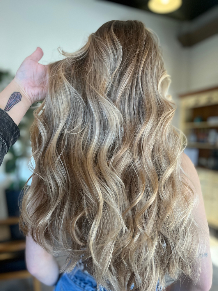 Women’s Shampoo & Blow-Dry