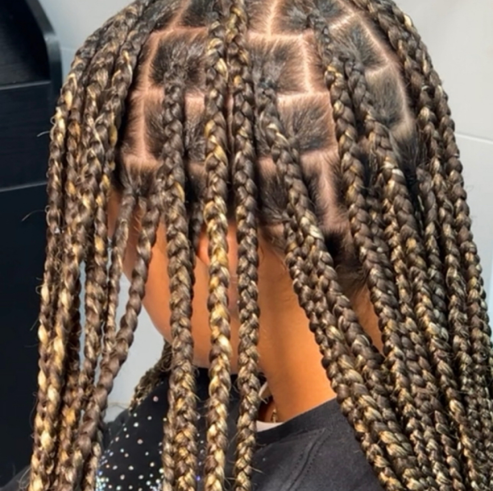 Smedium Knotless at Beauty Bee’s in Reading, PA