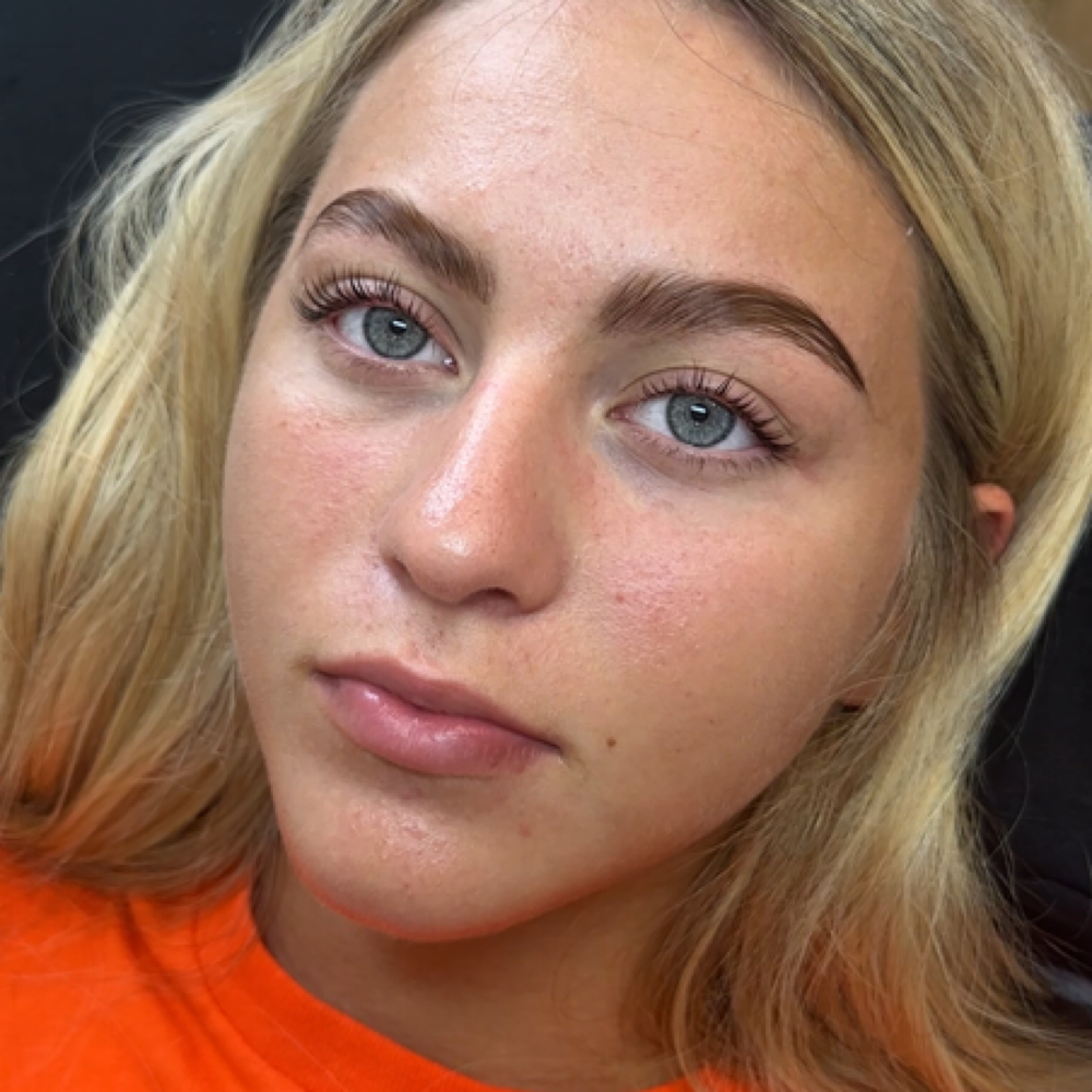 Eye Brow Wax Shaping And Tint at Mini Salon Co. in Bay city, MI