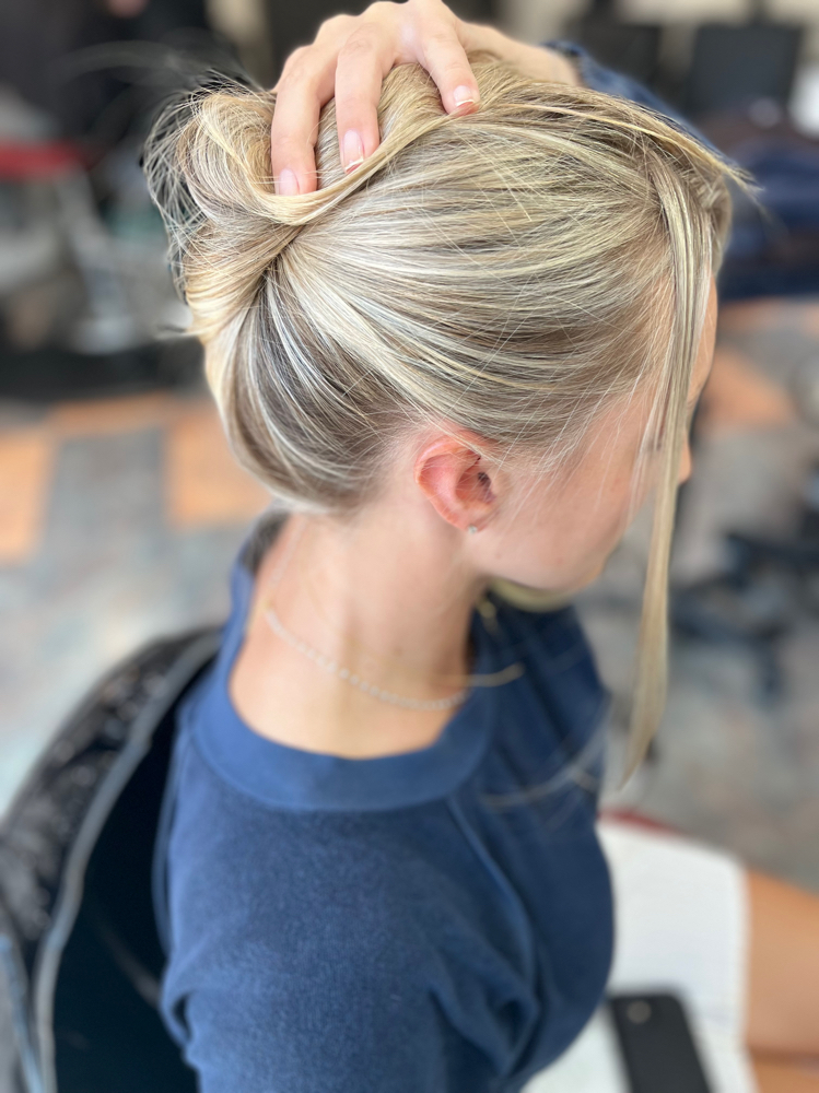 Face-framing highlights