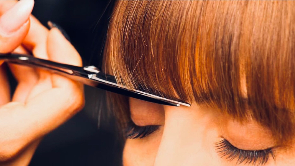 Bangs Cut/Corte de flequillo