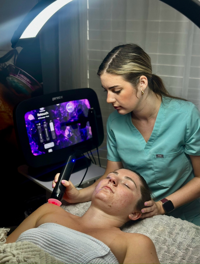 Deluxe Glo2 Facial