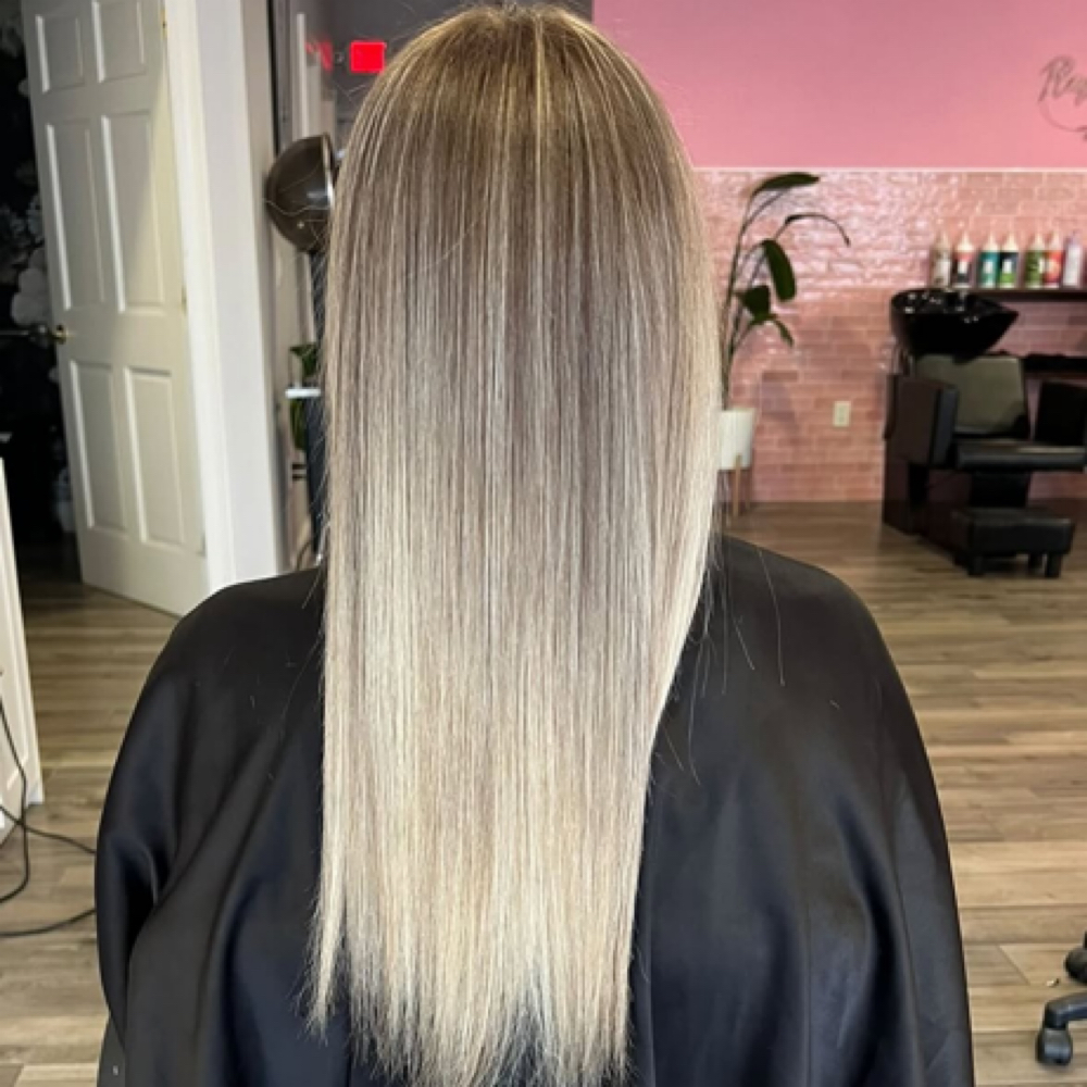 Junior Stylist - Airtouch/blowdry