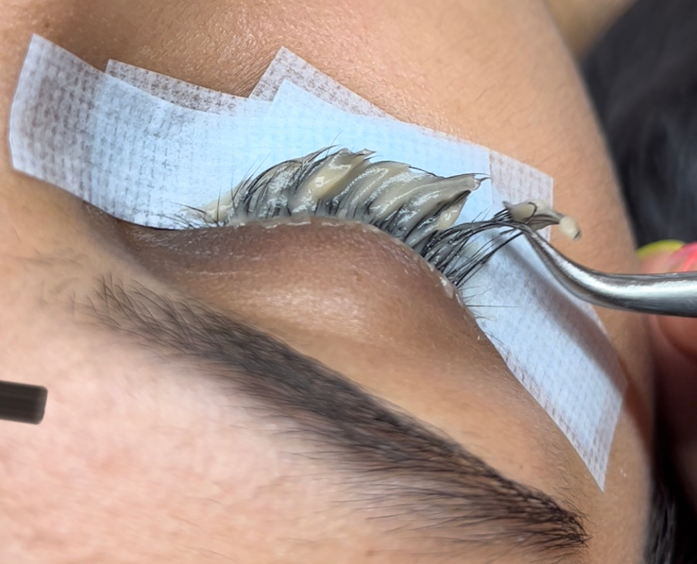 Eye Lash Removal + Lash Bath