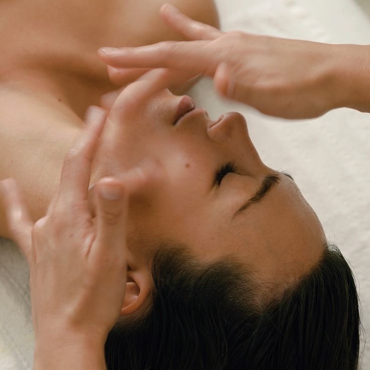 Sculpting Facial Massage