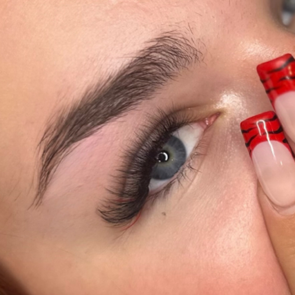 Wispy/Hybrid Lash Set at Haven & Mane in Crab Orchard, WV