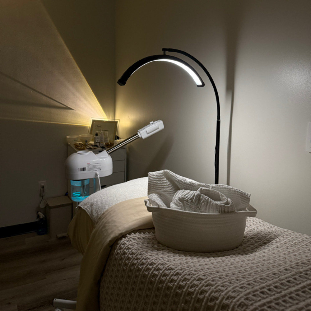 Facial | Neck | Shoulder Massage at SKNFORM in Phoenix, AZ