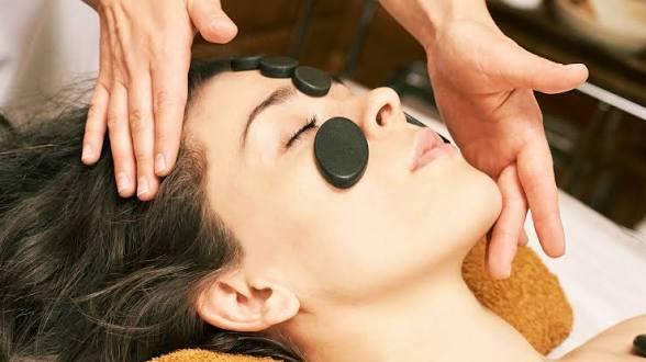 Hot or Cold Stone Facial