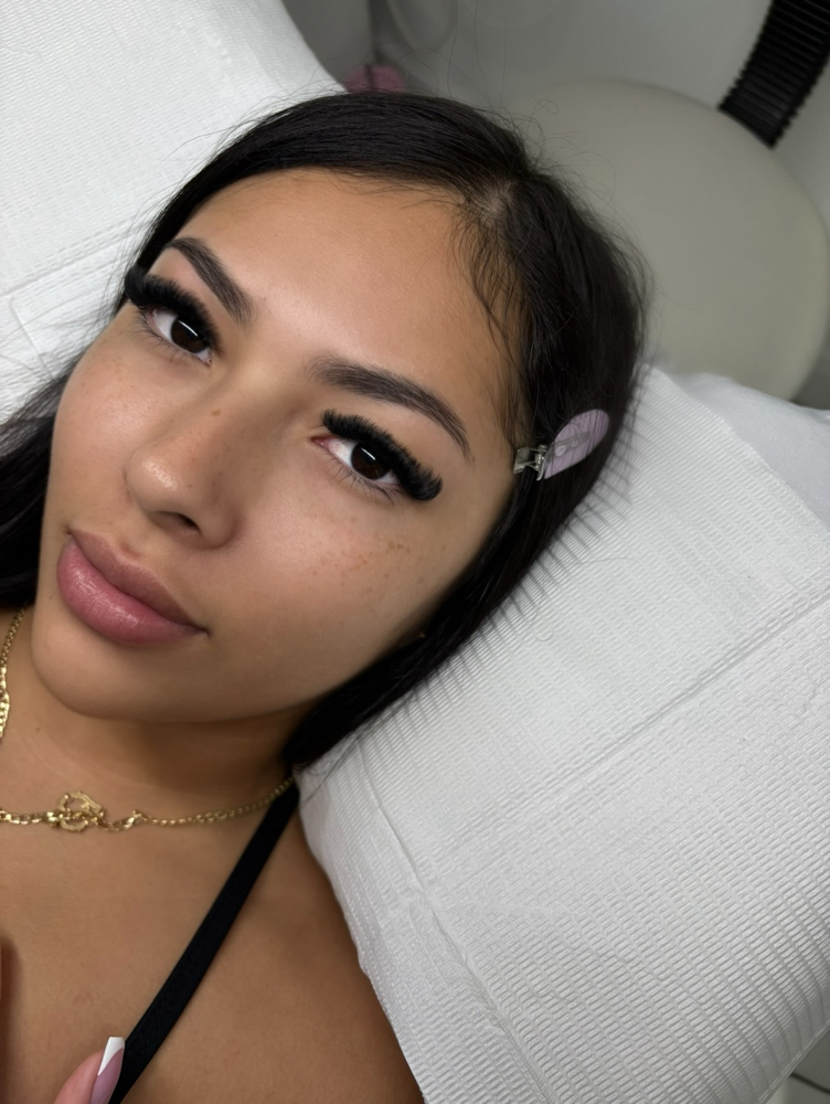 Light Volume at di’classe lashes in Miami, FL