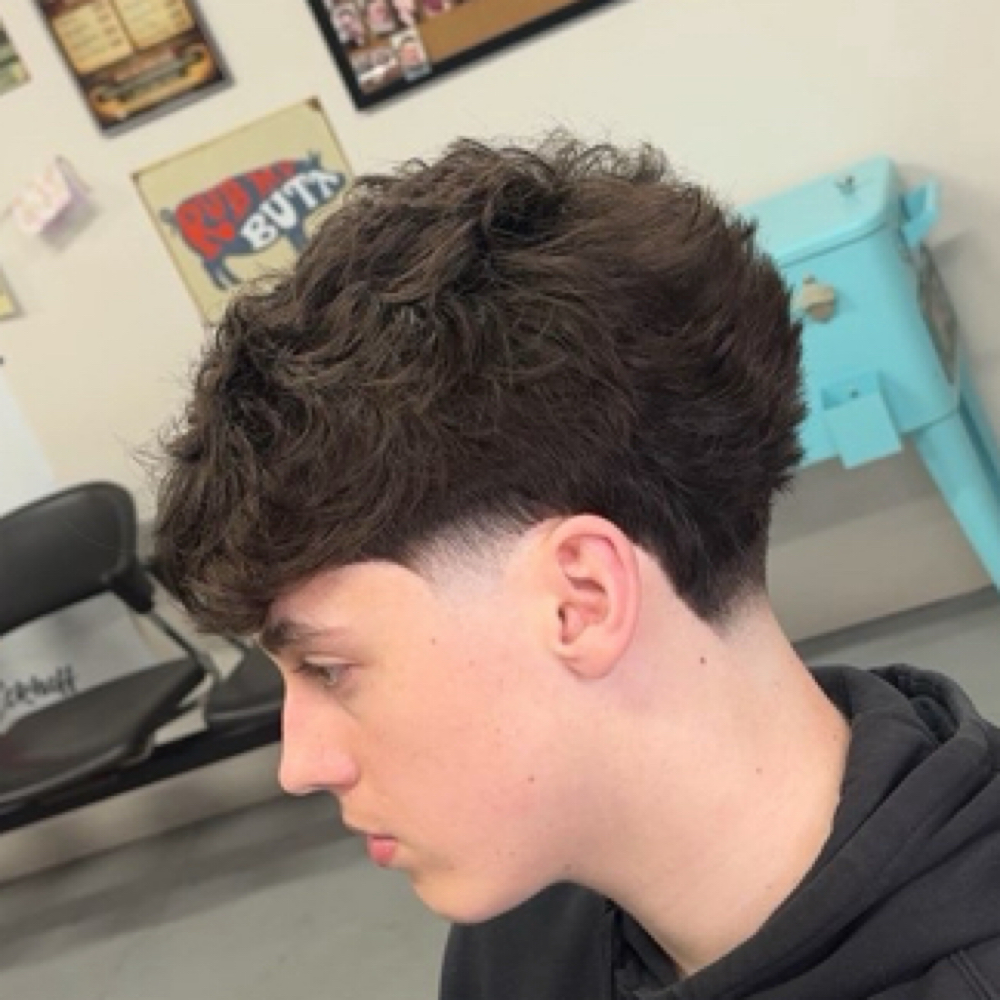Men’s Haircut at Herencia Salon LLC in Gilman, IL