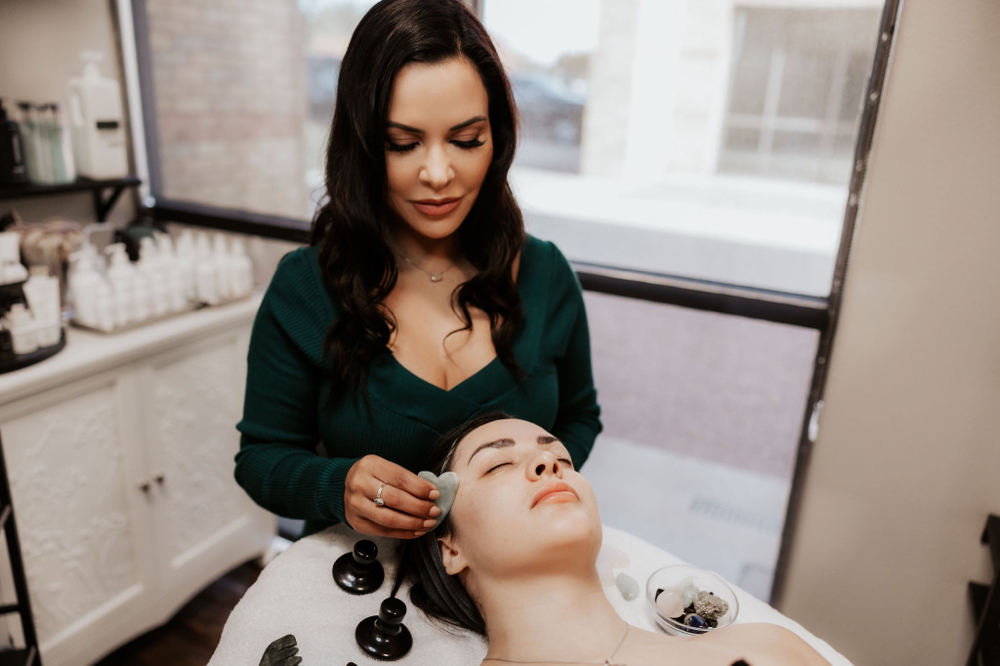 Pure Radiance Signature Facial