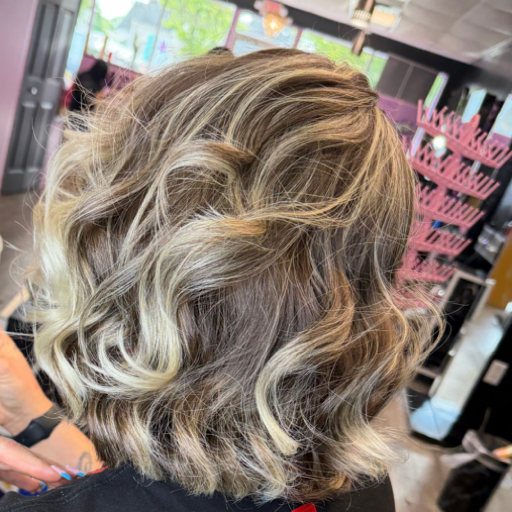 The Signature Color Bar at The Hustlers Palace Salon in Whitehall, OH