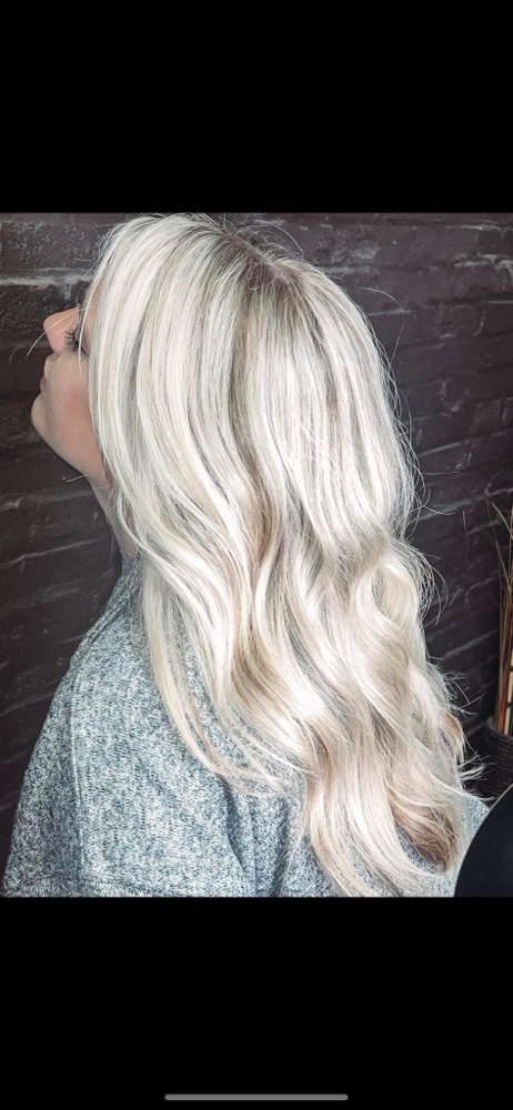 All Over Blonding/ Platinum Card at Hope Tacker in Trumann, AR