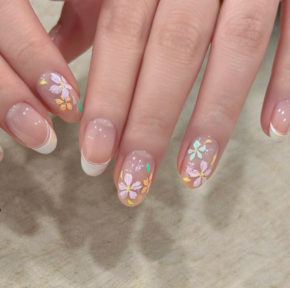 Art 彩绘 at FONG'S NAIL STUDIO in Renton, WA