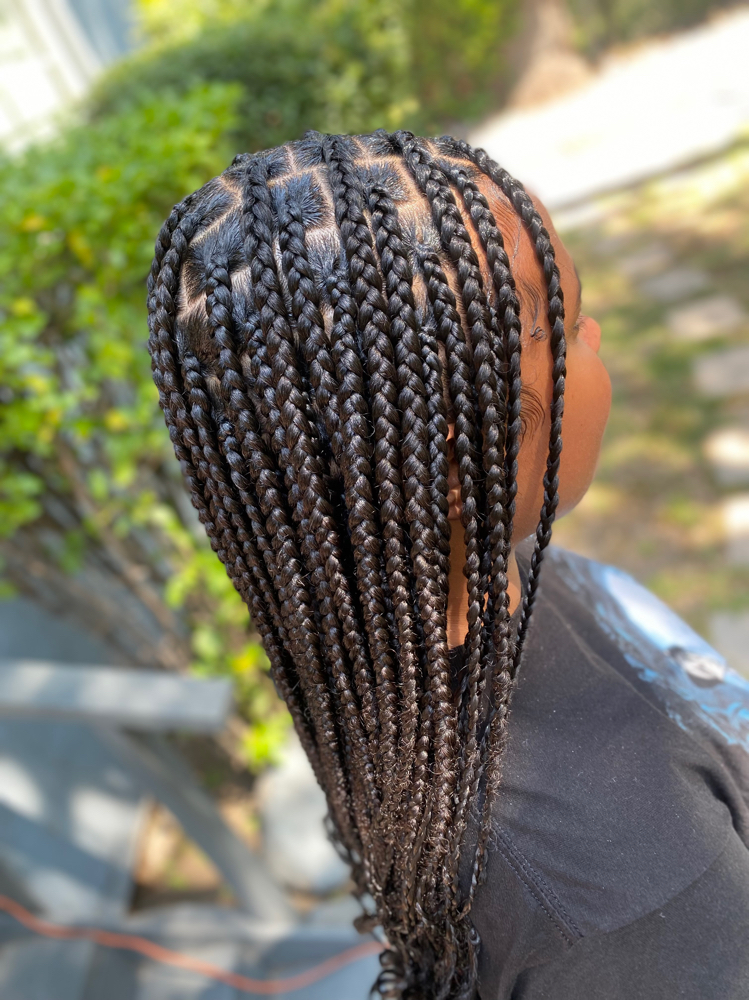 Medium Knotless (Waist Length)