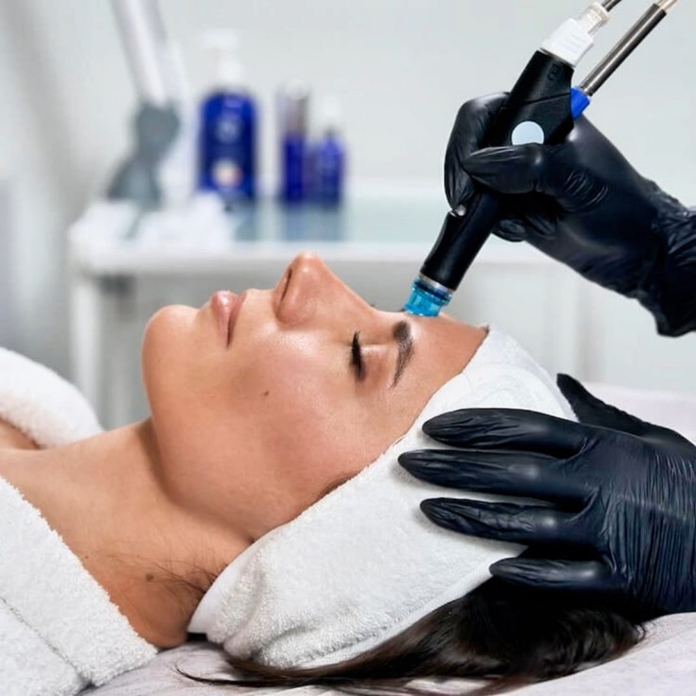 HydroGlow Luxe Facial