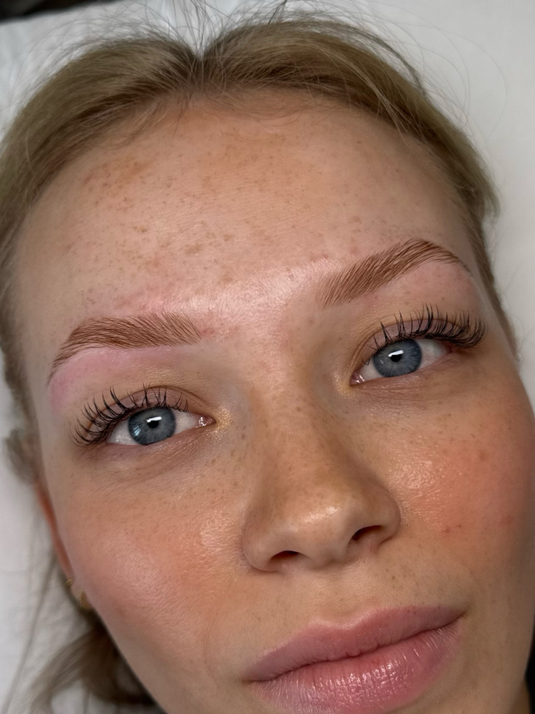 Brow Lamination & Tint