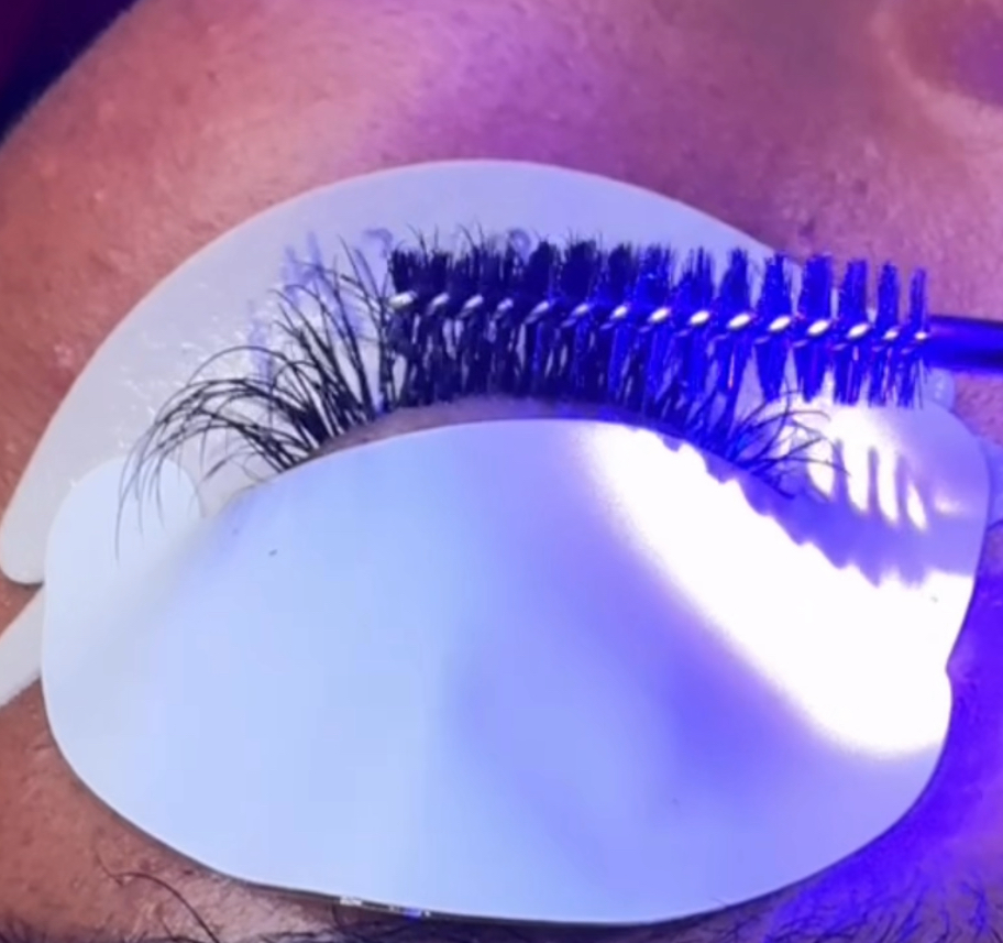 SPECIAL : UV Lash Extensions