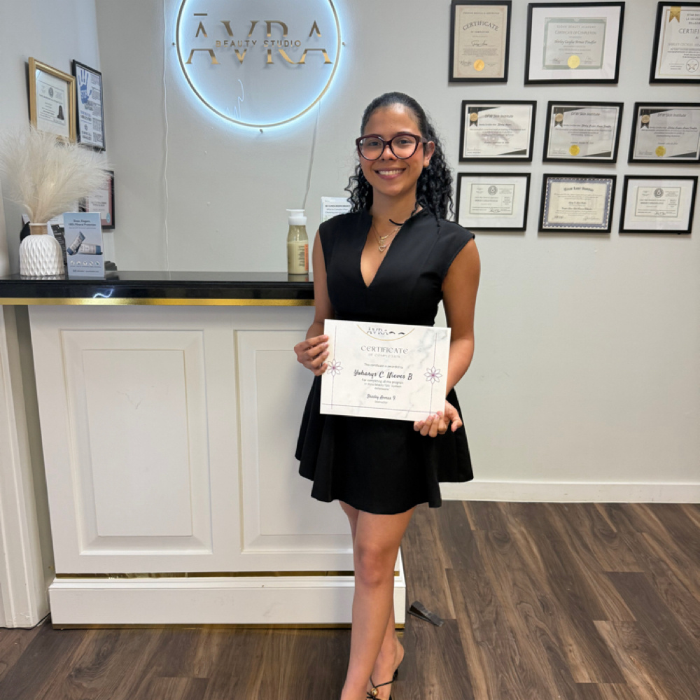 Curso De Laminado De Cejas at Āvra Beauty Spa in Irving, TX