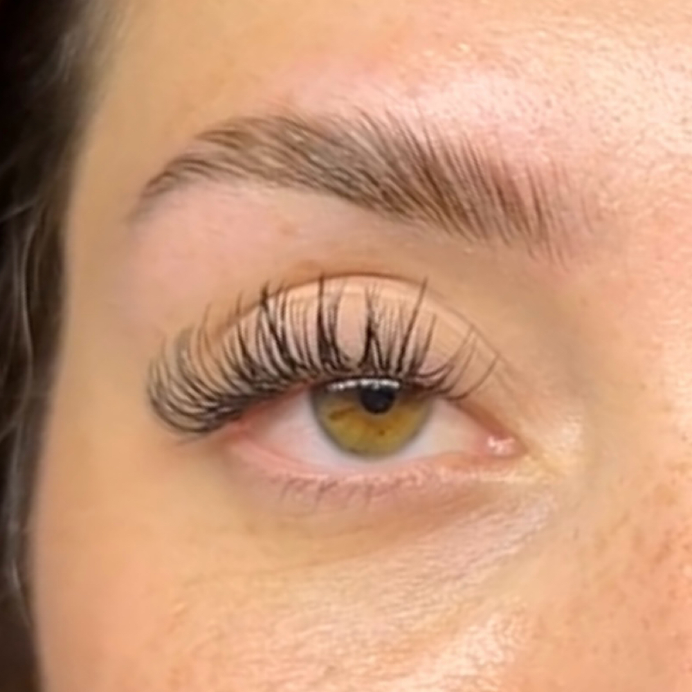 Wet Lashes Fill 3 Weeks at Luminous Beauty in Tehachapi, CA