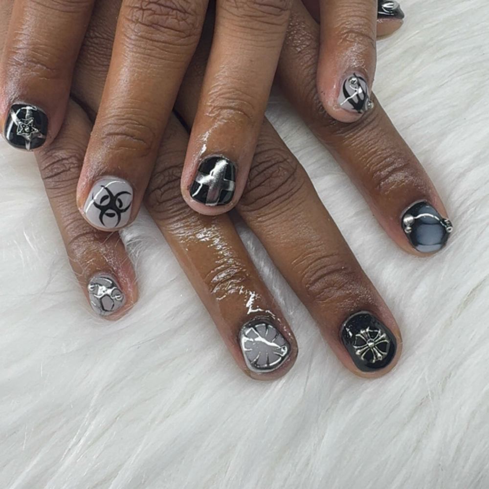 gel polish manicure at ༺𝕯𝖆𝖗𝖈𝔂 𝖙𝖍𝖊 𝕹𝖆𝖎𝖑 𝕱𝖆𝖎𝖗𝔂༻ in Chicago, IL