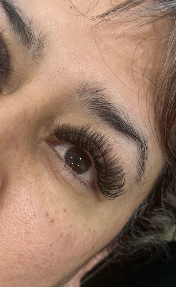 Extenciones de Pestañas- Hybridas at Glamour Studios in Tulsa, OK