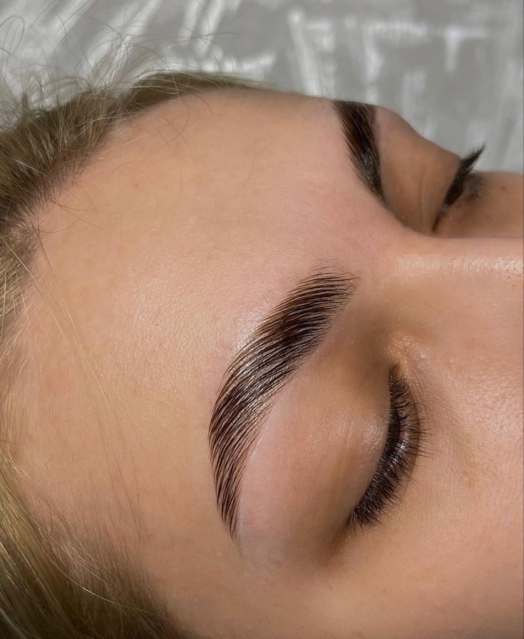 Brow Lamination & Tint