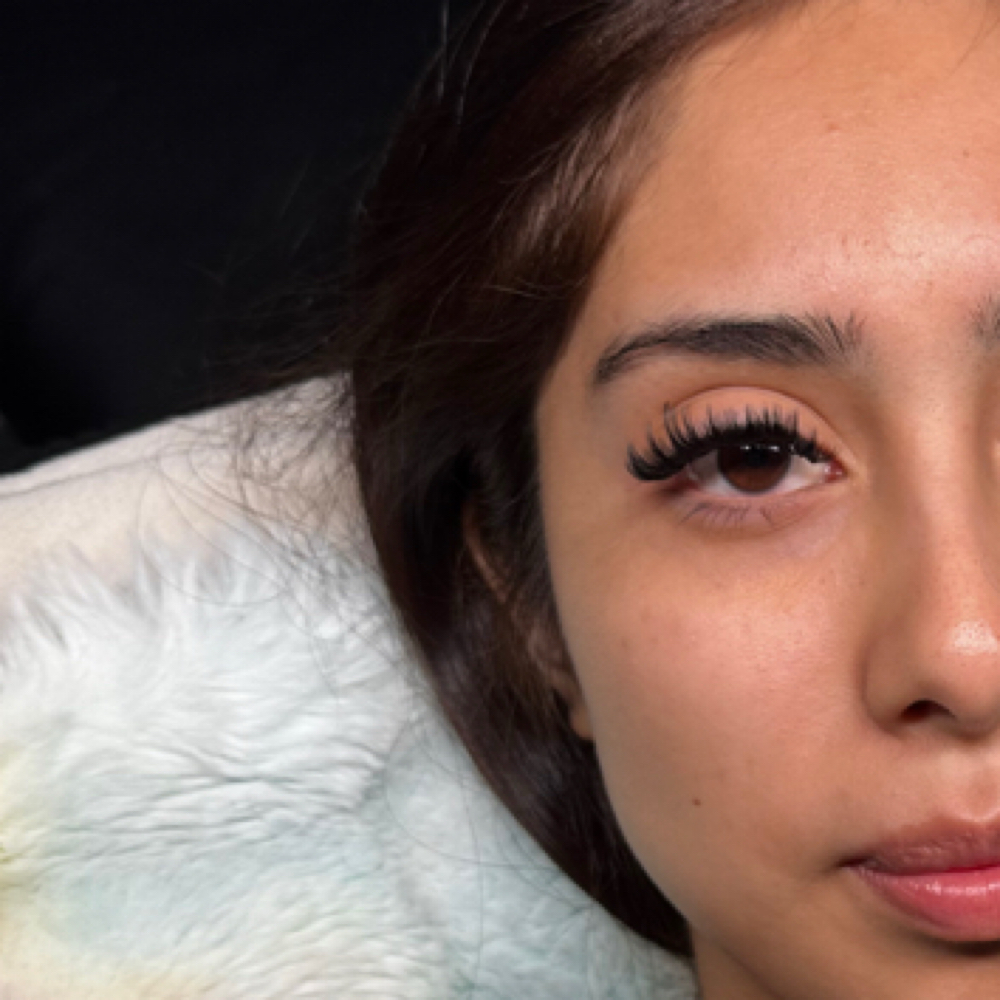 Wispy Hybrid at Jnbeautyy_ in Donna, TX