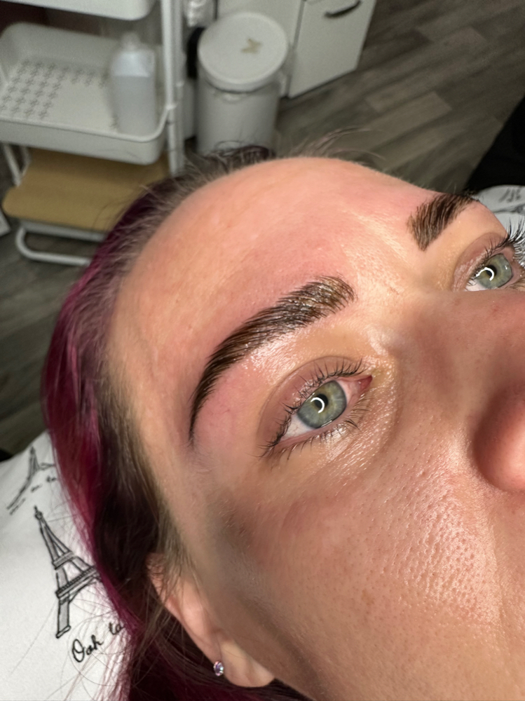 Brow Lamination & Tint