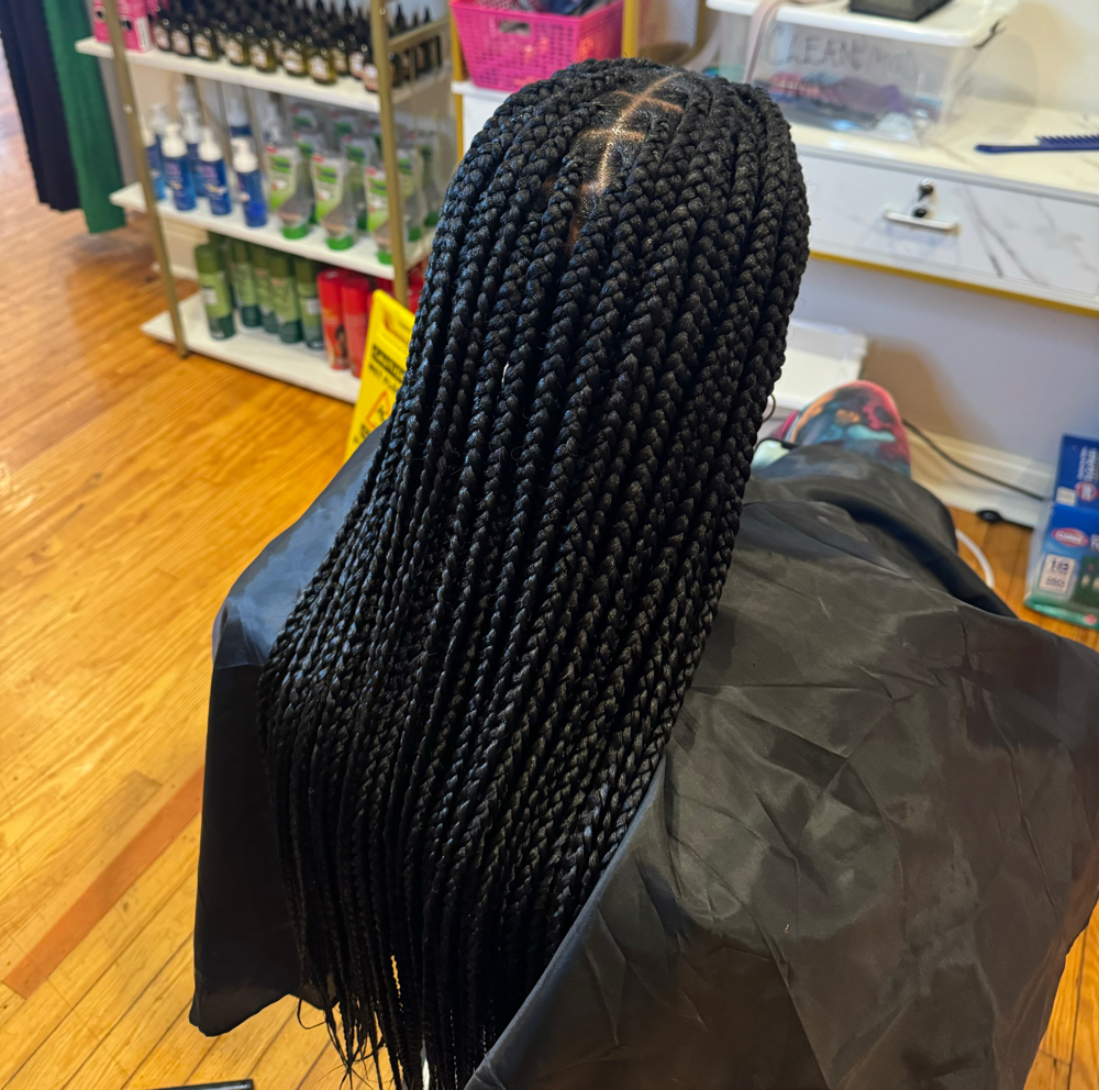 Medium Knotless Braid (regular)