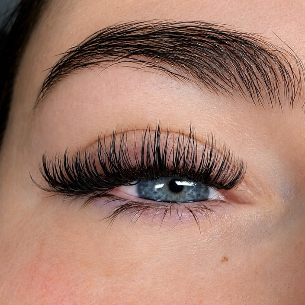 Hybrid Full Set at XO Lash Effect LLC in Walden, NY