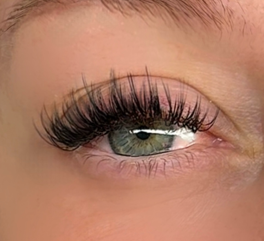 INDIVIDUAL LASH EXTENSIONS