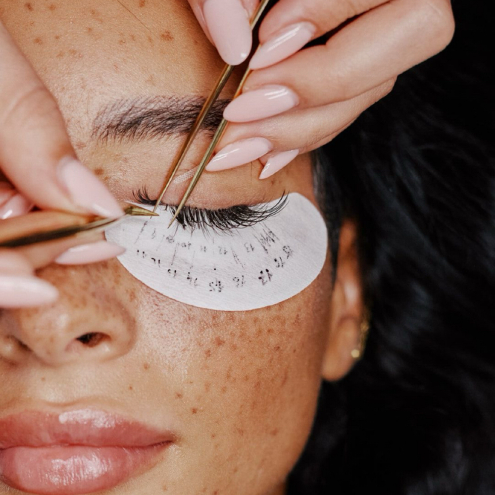 INDIVIDUAL LASH EXTENSIONS