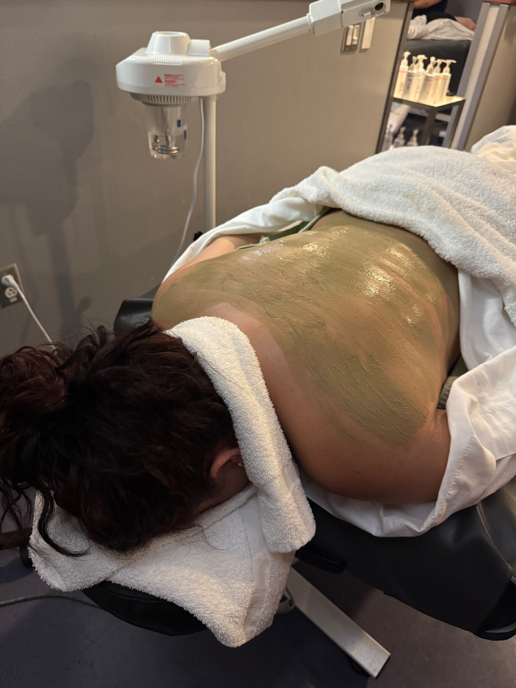 Back Facial / Facial De Espalda